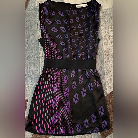 DKNY Sleeveless Electric Geo Print Fuschia Purple Black Skater Mini Dress TB4 - Picture 2 of 6